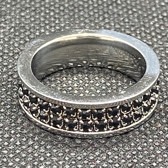 Ring - Picture 4 of 5